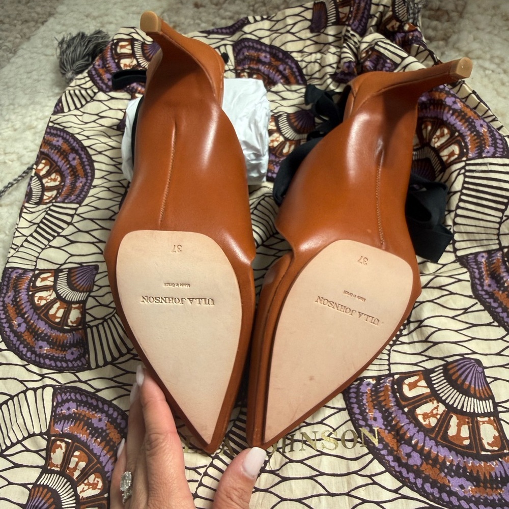 Never Worn Ulla Johnson Tan Leather Pointed Lace-Up Heel with Black Ribbon - Picture 3 of 7